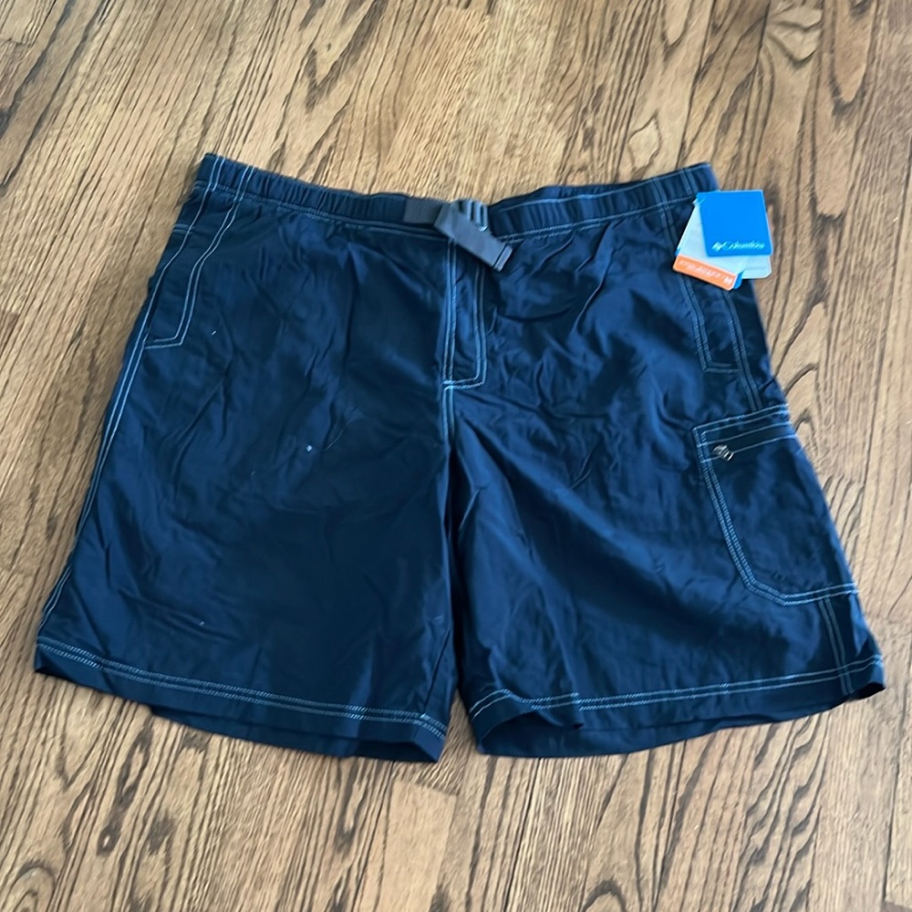 Columbia Omni shade shorts navy  XL NWT
